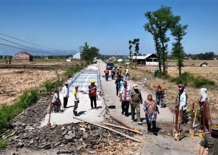 Jalan Rusak Ditarget Selesai September-Oktober, Bupati Tegal: Jembatan Kali Kemiri November 