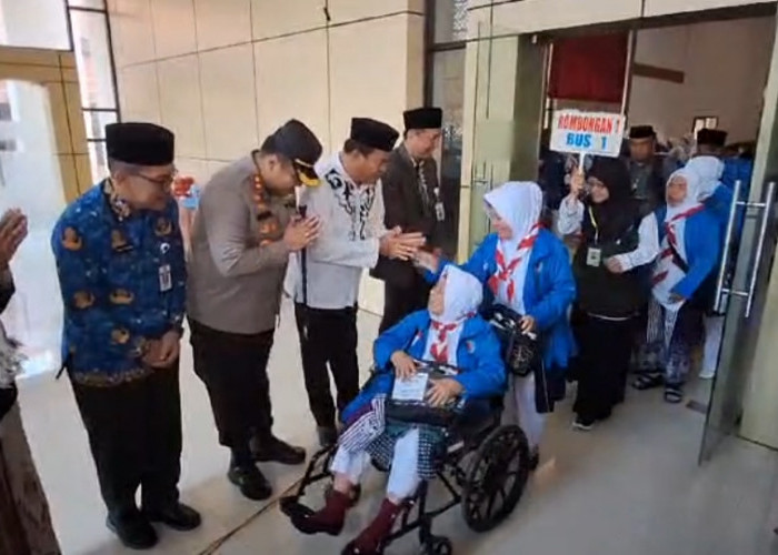 1.052 Calon Jemaah Haji Asal Brebes Mulai Diberangkatkan, Tertua 92 Tahun dan Termuda 20 Tahun