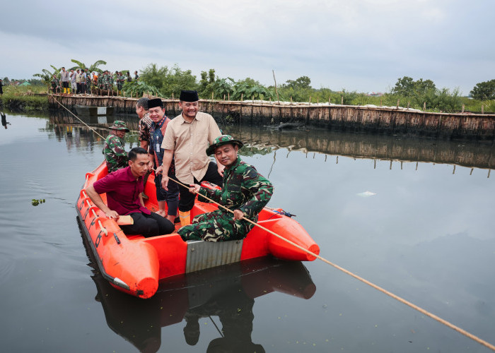 Gubernur Jateng Ahmad Luthfi Pastikan Penanganan Tanggul dan Sungai Bremi di Pekalongan 