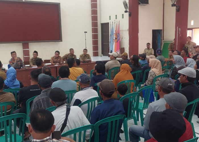 Kecewa dengan Sistem Zonasi PPDB, Ratusan Warga Geruduk SMKN 1 Warureja Kabupaten Tegal  
