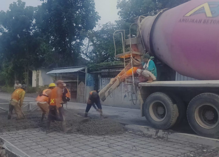 Sempat Terhenti Karena Lebaran, Perbaikan Jalan Balamoa-Pangkah Kabupaten Tegal Akhirnya Mulai Dilanjutkan 