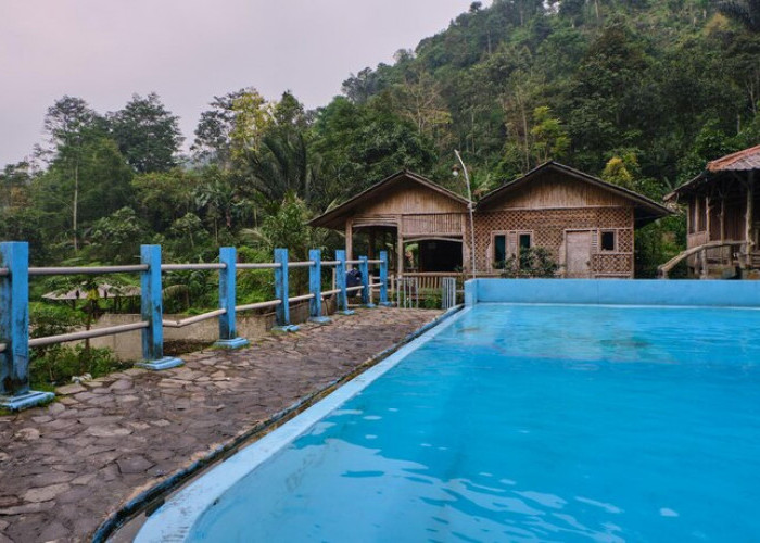 4 Kolam Renang Berlatarkan Pemandangan Alam di Tegal