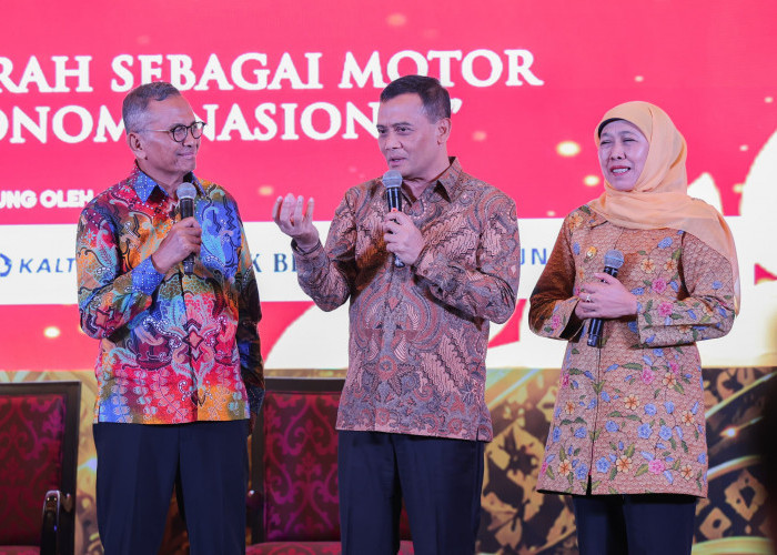 Gubernur Jateng Ahmad Luthfi Terima Penghargaan Sebagai Tokoh Penggerak UMKM dan Ekonomi Kreatif