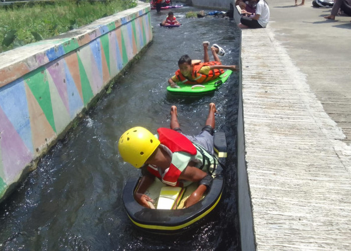 Menikmati Asyiknya Wisata River Boeding Telaga Biru Sodong Basari