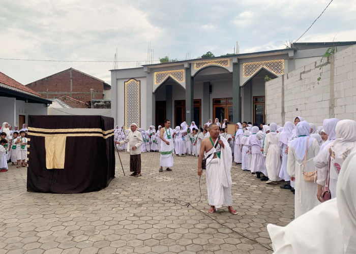 500 Santri Ponpes di Tegal Ikuti Simulasi Manasik Haji, Ini Rutenya