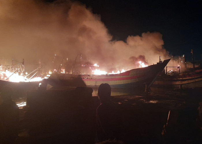 Sudah 25 Kapal yang Terbakar di Pelabuhan Jongor