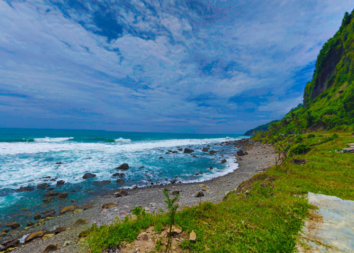 7 Spot Foto Pantai Terbaik di Jawa Tengah yang Instagramable
