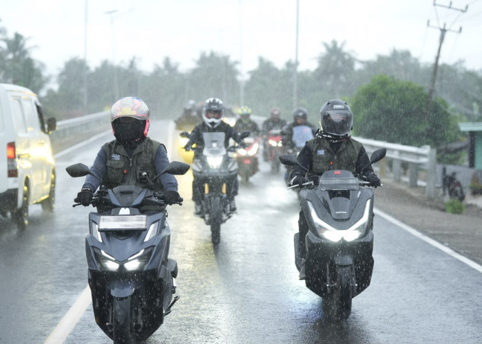 Tips Persiapan Bikers Memasuki Musim Hujan: Cek 3 Komponen Vital Motor