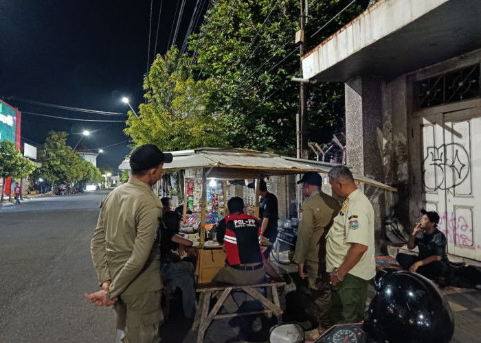 Viral Pesta Miras di Trotoar! Satpol PP Kota Tegal Gerebek Angkringan Jalan Veteran