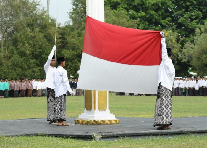 Pimpin Upacara Peringatan Hari Santri Nasional 2025 Kabupaten Tegal, Bupati Ingatkan Hal Ini