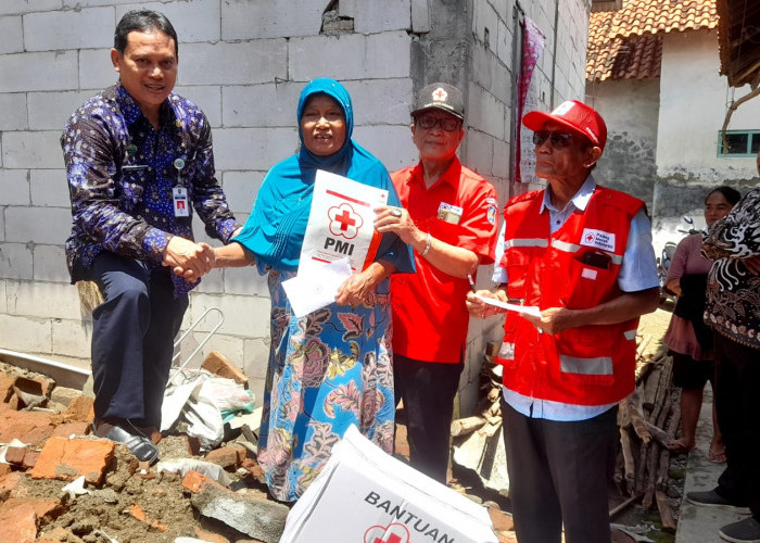 Lagi! Rumah Warga Maribaya Tegal Ambruk usai Diguyur Hujan Deras dan Diterjang Angin Kencang  