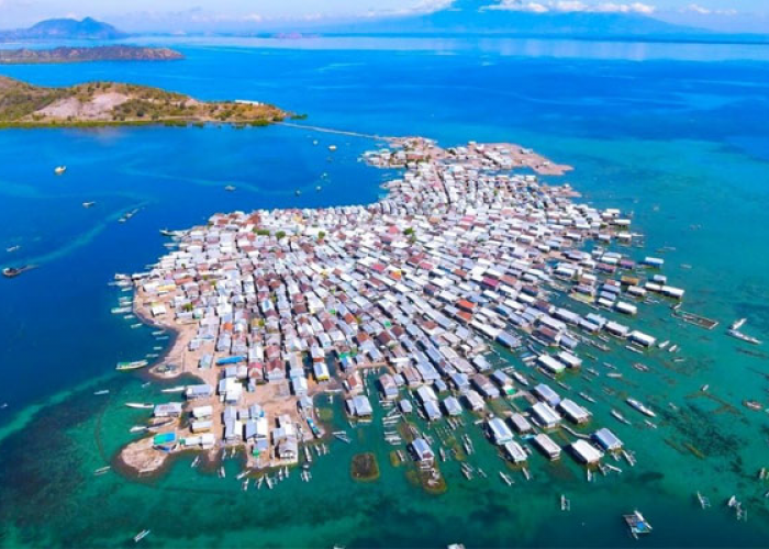 Reklamasi Lahan Unik di Pulau Bungin: Tempat Tinggal di Atas Terumbu Karang Mati