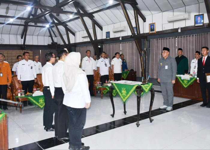 Lantik Tiga Pejabat Administrator Disdukcapil, Ini Harapan Plt Bupati Pemalang