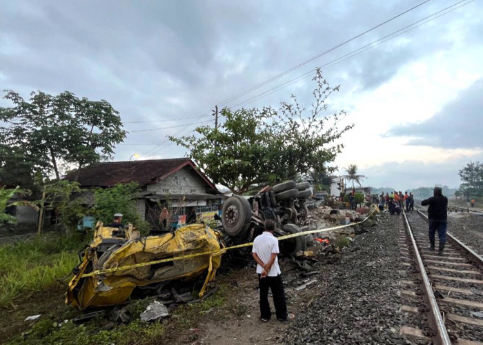 Rugi Hampir Rp2 Miliar, KAI Tuntut Sopir Truk Molen yang Temper KA Taksaka 