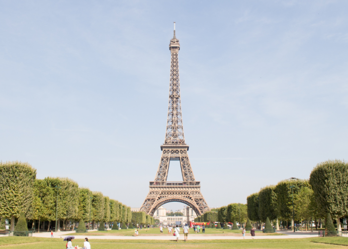 Mengungkap Keindahan 10 Bangunan Unik di Eropa yang Memukau, Ada Menara Eiffel Loh!