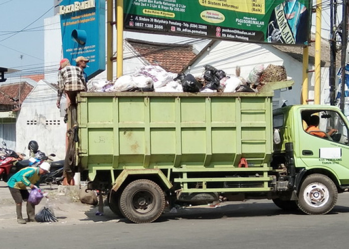 Warga Keluhkan Tumpukan Sampah di Pinggir dan Sudut Kota Pemalang