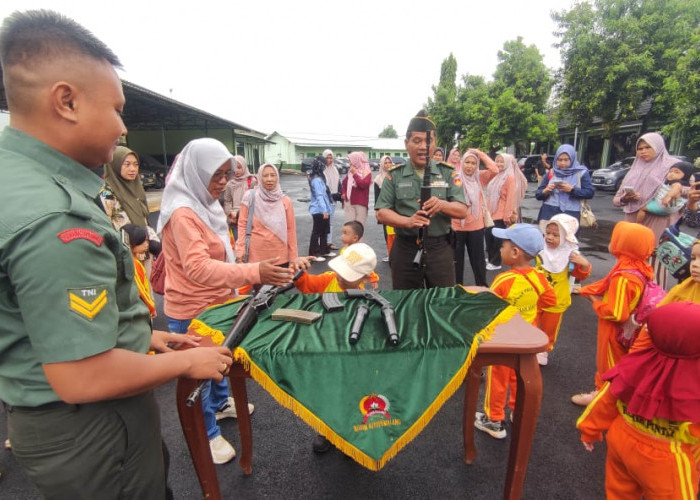 Anak-Anak PAUD di Pemalang Kunjungi Markas TNI