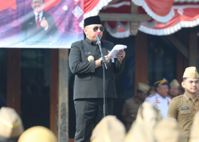 Apel Bersama Pemkot: Wali Kota Tegal Serahkan Piala Tegal Asri hingga SK PNS