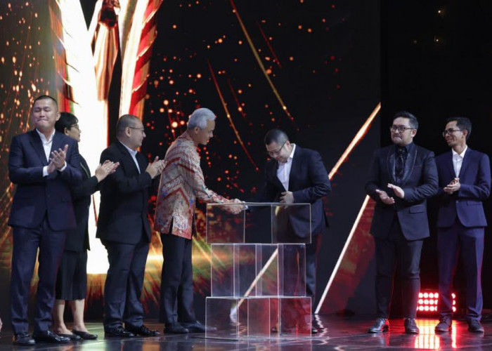 Indonesia Award 2023, Ganjar Pranowo Raih Penghargaan News Maker Terbaik Nasional