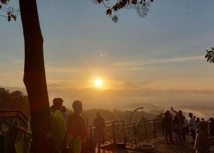 9 Wisata Sunrise di Jawa Tengah yang Romantis Selevel Santorini