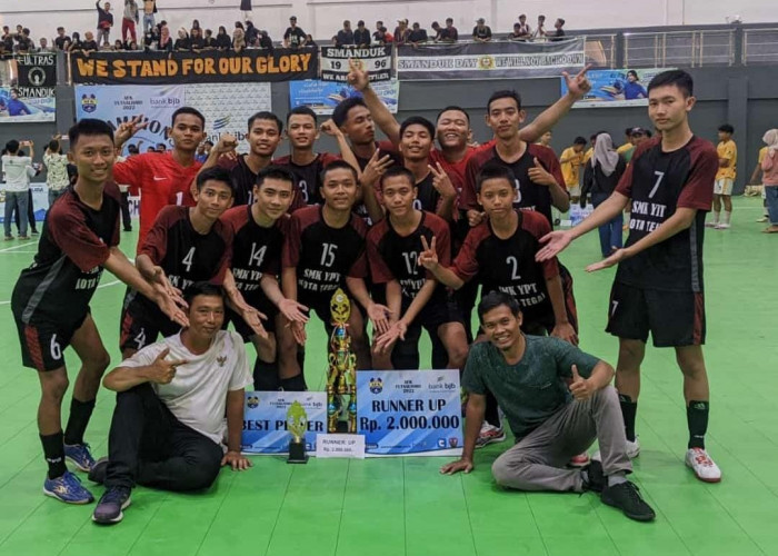 Tim Futsal SMK YPT Kota Tegal Gondol Tropi AFK FUTSALISMO 2022