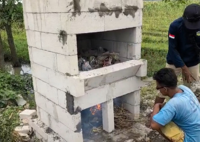 Bantu Atasi Masalah Sampah, Desa Rungkang Brebes Swadaya Bangun Tungku Pembakaran