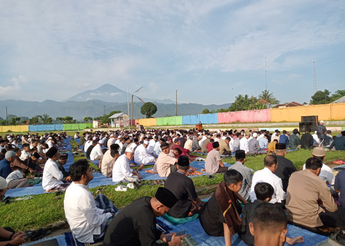 Lebaran Hari Ini, Ribuan Warga Salat Idulfitri di Lapangan Mariko Randudongkal Pemalang
