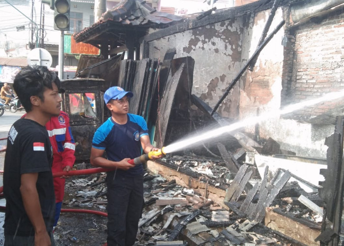 Botol Bensin Jatuh Picu Kebakaran di Margasari Tegal, Tiga Kios Ludes Terbakar dalam 45 Menit