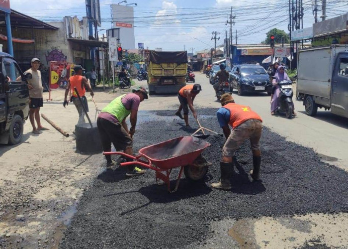250-an Laporan Kerusakan Jalan di Kabupaten Tegal Masuk Kanal Pengaduan Pemkab