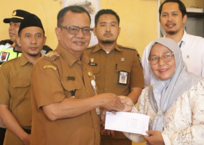 Pemkab Brebes Berikan Insentif ke Pegiat Keagamaan di Larangan