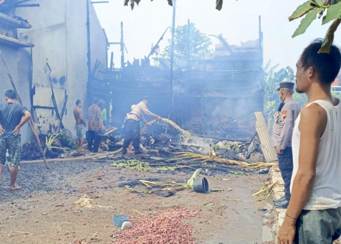 Gudang Bawang Merah di Brebes Terbakar, Api Diduga Berasal dari Tungku Pengasapan