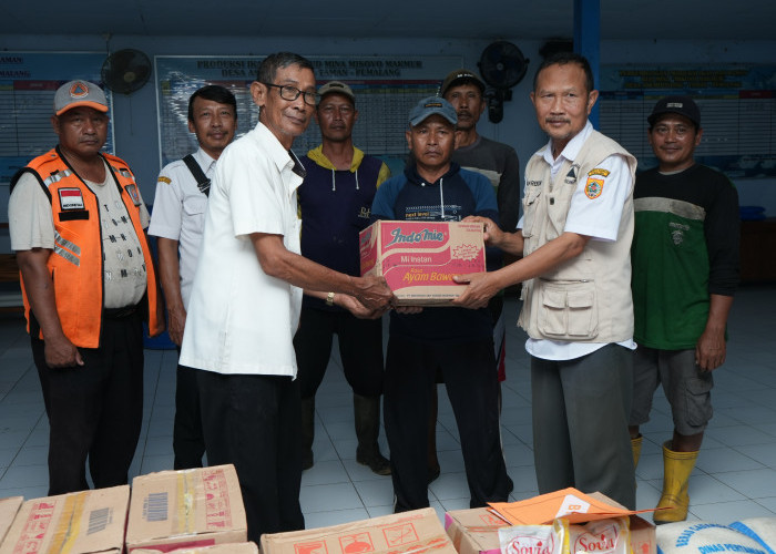 122 ABK Kapal Hanyut di Asemdoyong Pemalang Terima Bantuan