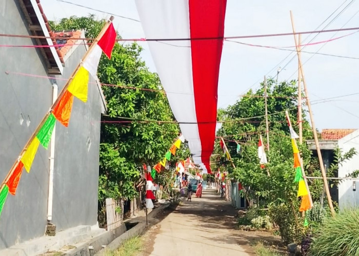 Sambut Kemerdekaan RI, Bendera Merah Putih Sepanjang 200 Meter Terbentang di Gang Desa Rancawuluh Brebes 