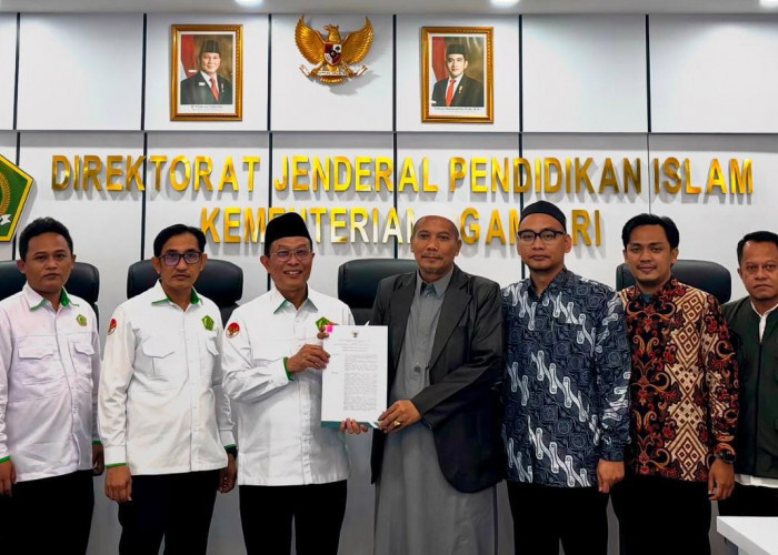 Kemenag Serahkan 8 KMA, STIT Mambaul Hikmah Tegal Resmi Berdiri sebagai Kampus Baru