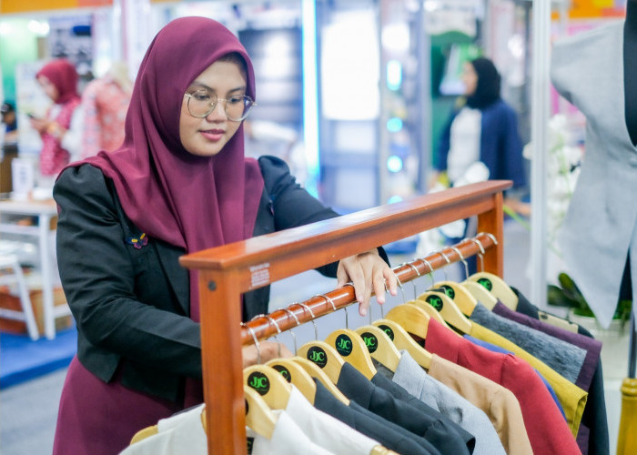 LinkUMKM BRI Dorong JJC Rumah Jahit Naik Kelas dengan Mengembangkan Fesyen Wastra Eksklusif