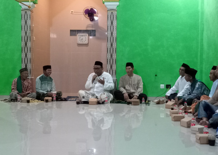 Perdana! Camat Belik Pemalang Tarhim di Mushola Baitul Hidayah Sodong Basari