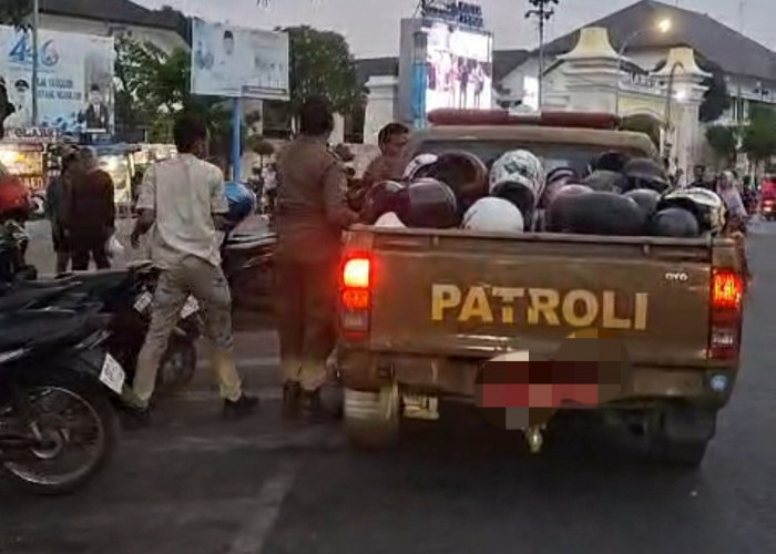 Penertiban Parkir Sembarangan di Alun-Alun Tegal: Satpol PP Amankan Helm Pengendara