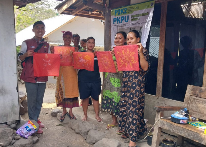 Mantap Nih! KPM PKH di Kampung Adat Jalawastu Dilatih Membatik