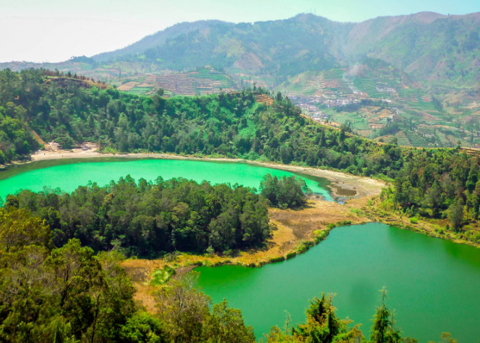 Telaga Warna Dieng, Mistis tapi Cantiknya Gak Ada Lawan