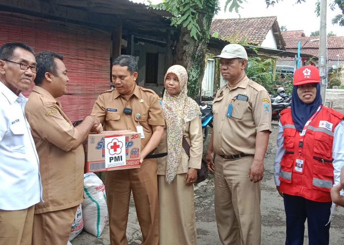 Banjir di Kabupaten Tegal Hampir Satu Meter, PMI Gercep Beri Bantuan