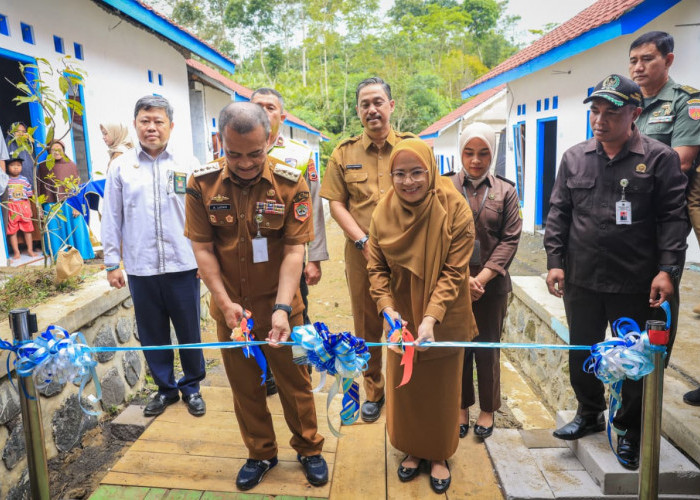 36 Rumah untuk Warga Terdampak Tanah Gerak di Banjarnegara Diserahkan Gubernur Jateng
