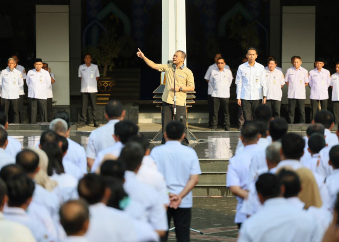 Spontan Bantu Evakuasi, Gubernur Ahmad Luthfi Tolong Korban Kecelakaan di Gombel Semarang