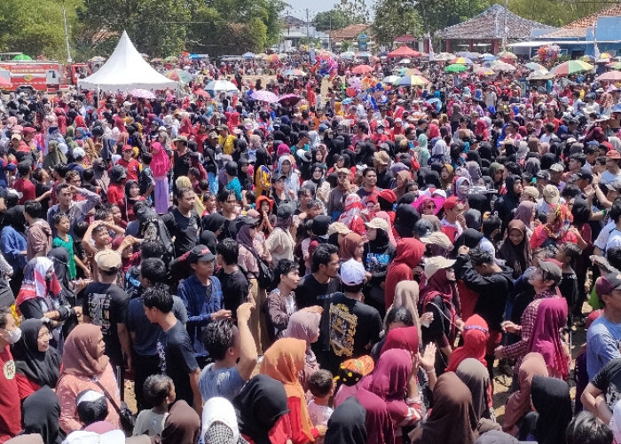 Berhadiah Total Rp130 Jutaan, Ribuan Warga Brebes Meriahkan Jalan Sehat Hari Sumpah Pemuda