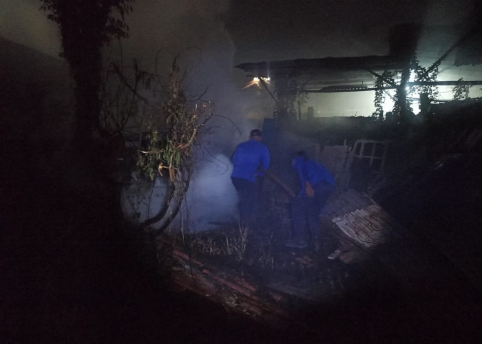 Kebakaran Terjadi Lagi, Gudang Kayu Bekas di Dukuhturi Kabupaten Tegal Terbakar Dini Hari