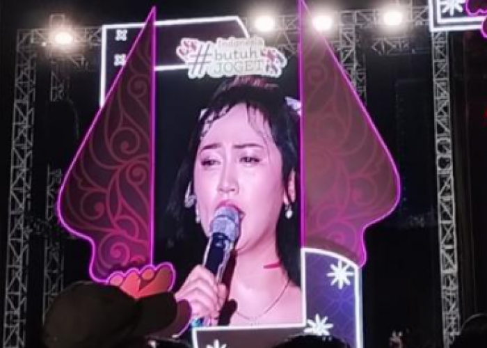 Happy Asmara Terlihat Menangis Saat Konser, Masih Sedih Soal Denny Caknan?