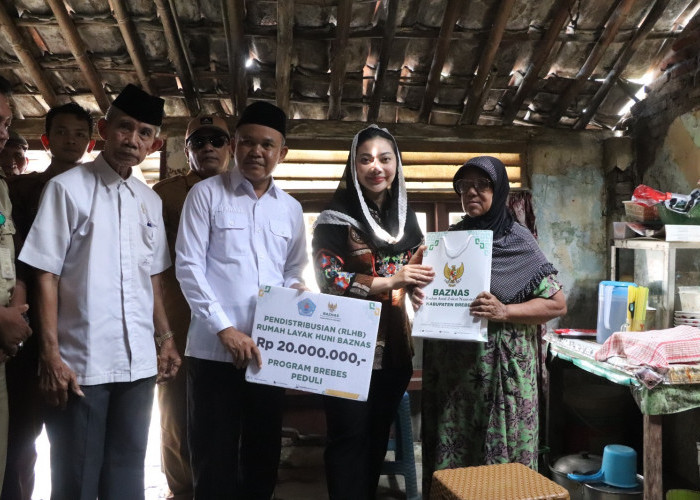Bupati Serahkan Bantuan Rehab RTLH ke Warga di Brebes