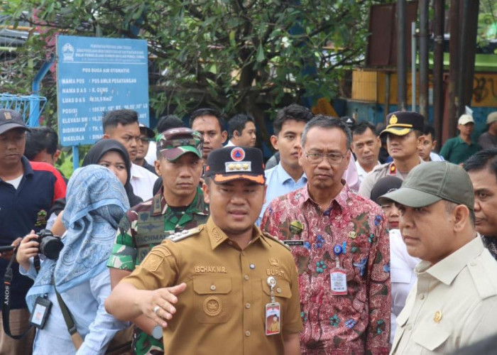 Tinjau Lokasi Tanah Bergerak Padasari Tegal, Ketua MPR RI: Kami Datang Bawa Simpati dan Sayang