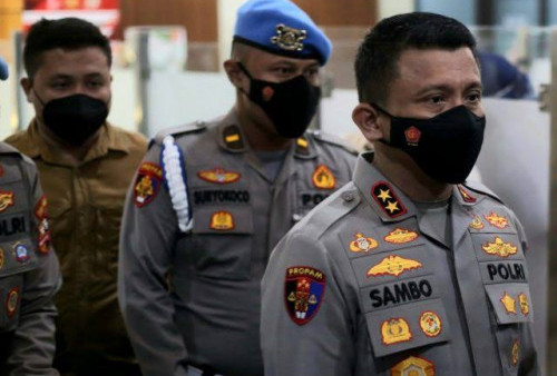 Trending #BongkarPembantaianKM50, Denny Siregar Tuding Ada yang Menari di Kasus Sambo  