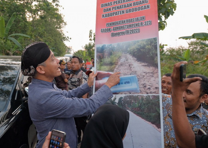 Ganjar Cek Hasil Perbaikan Jalan Kolaborasi Pemprov Jateng dan Pemkab Grobogan
