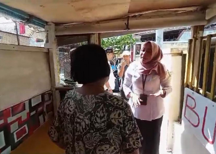 Dinilai Langgar Perda, Warung Semi Permanen Depan Pustu Kraton Kota Tegal Diminta Dibongkar  